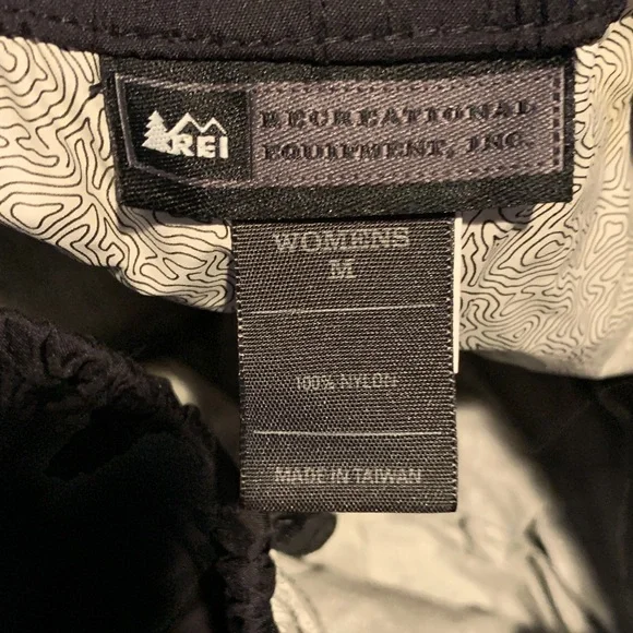 REI windbreaker pants. - Picture 4 of 4